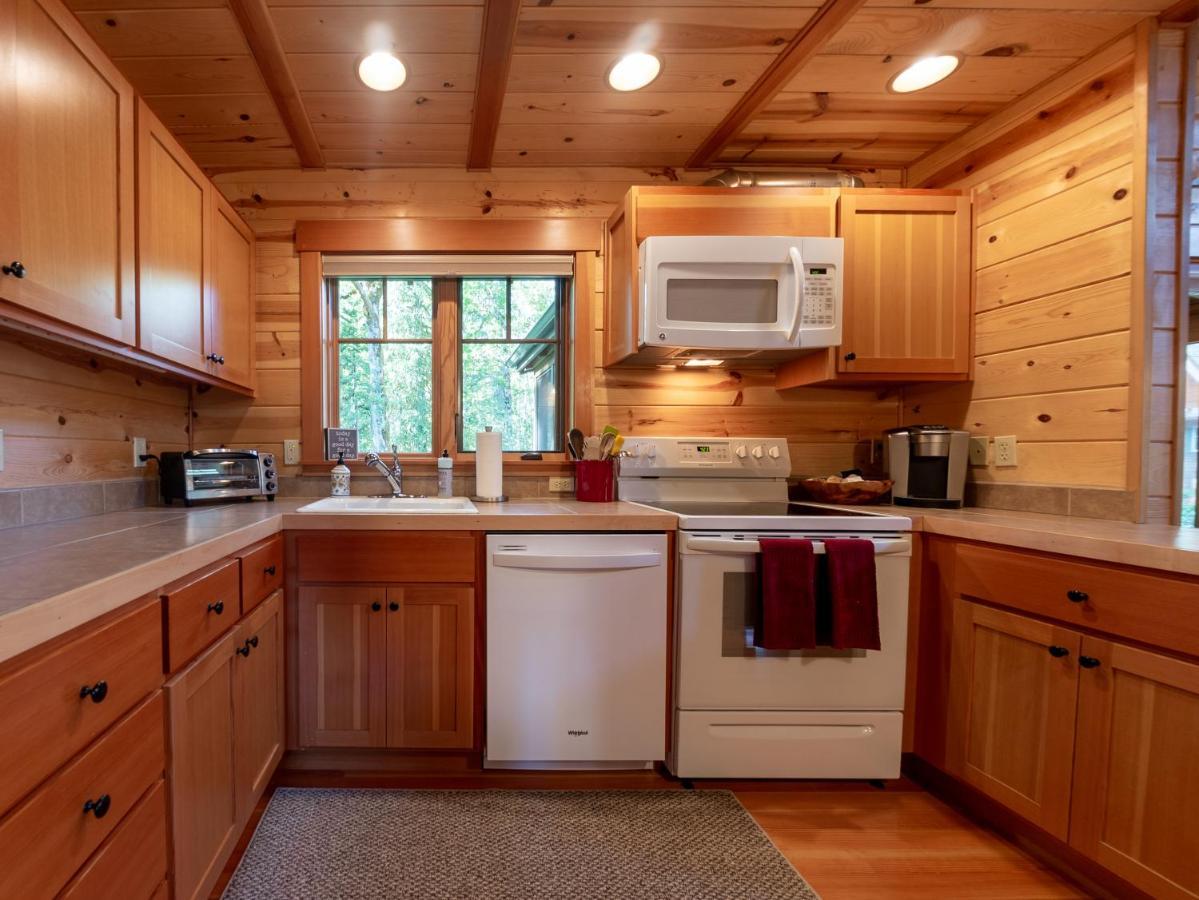 On The River Wooded Bliss Cabin Near Loloma McKenzie Bridge Exterior foto