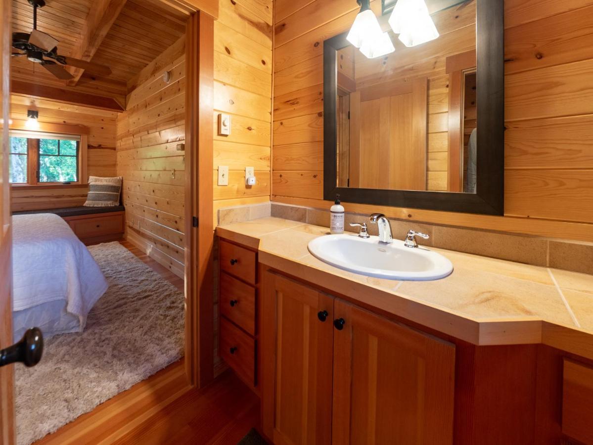 On The River Wooded Bliss Cabin Near Loloma McKenzie Bridge Exterior foto