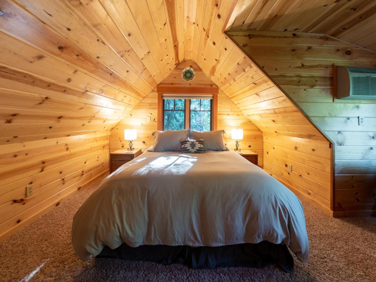On The River Wooded Bliss Cabin Near Loloma McKenzie Bridge Exterior foto